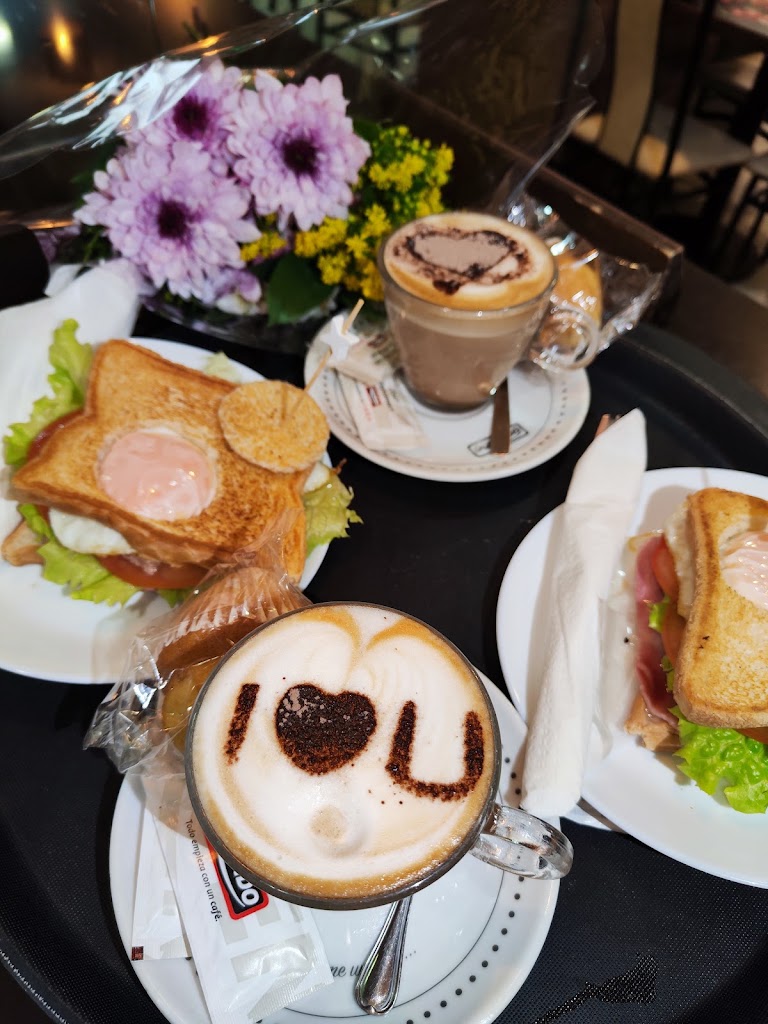 Cafe Bar Clemente — Comida y bebida