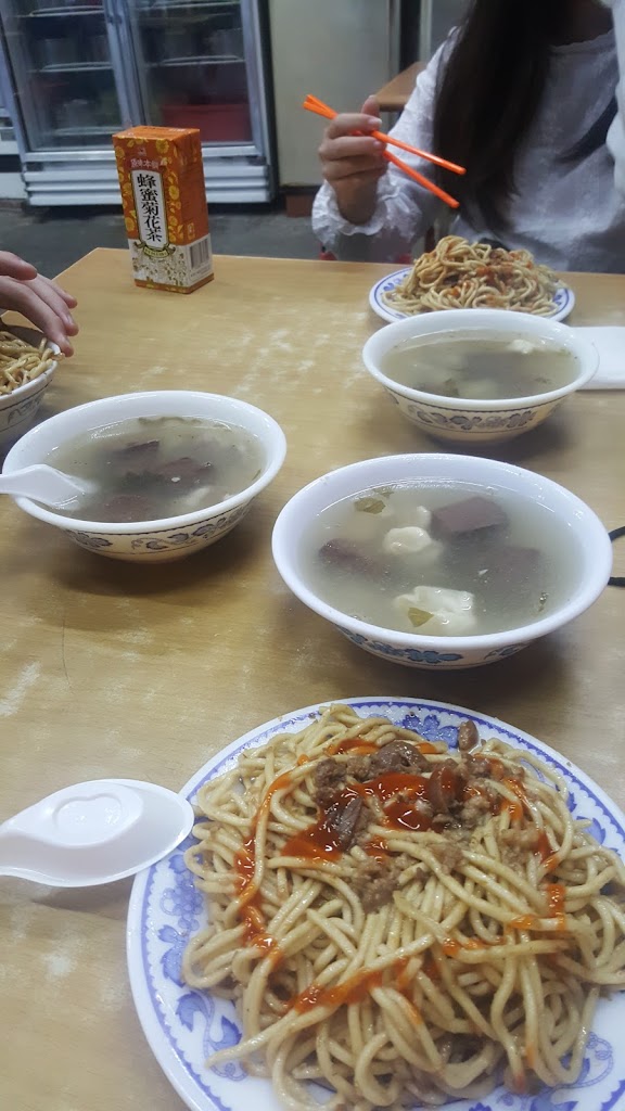 廟邊美食炒麵小吃 的照片