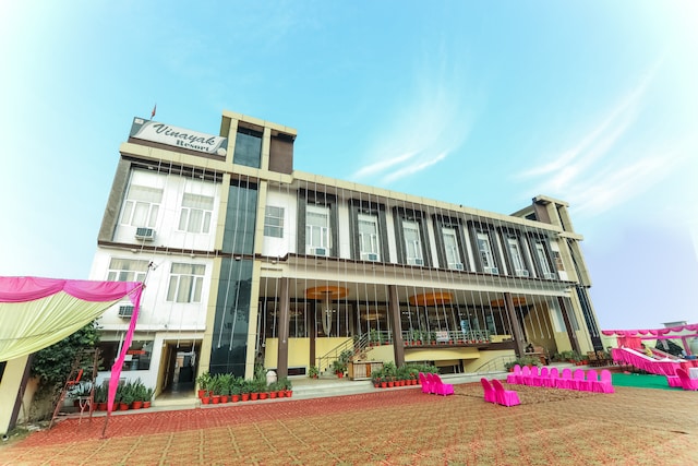Oyo 66267 Vinayak Resort Bahraich