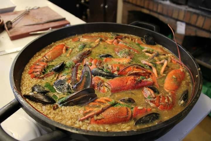 Bar Taverna La Gruta — Comida y bebida