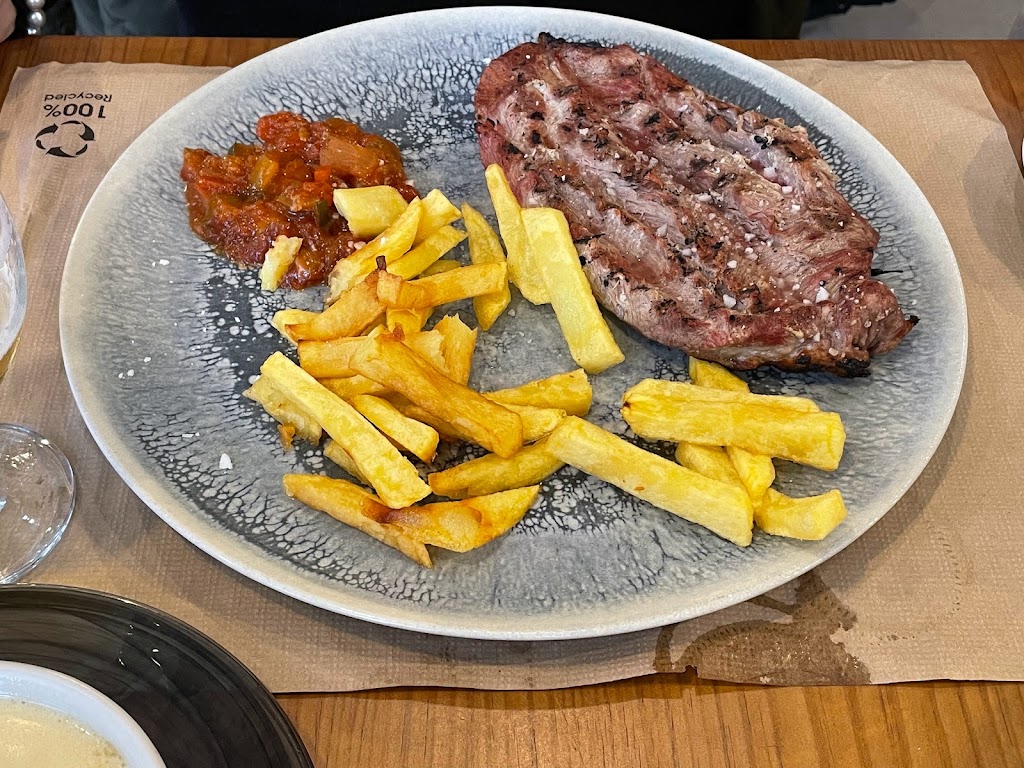 Melvins Cafe bar — Comida y bebida