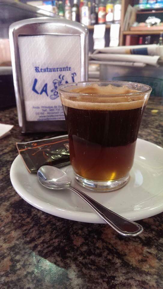 Restaurante la U — Comida y bebida