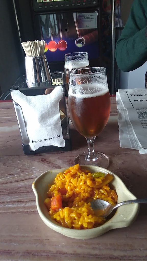 Cafe Bar La Raya II — Comida y bebida