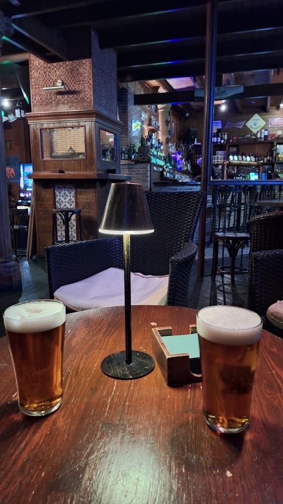 Heaven's Door Cerveceria — Comida y bebida