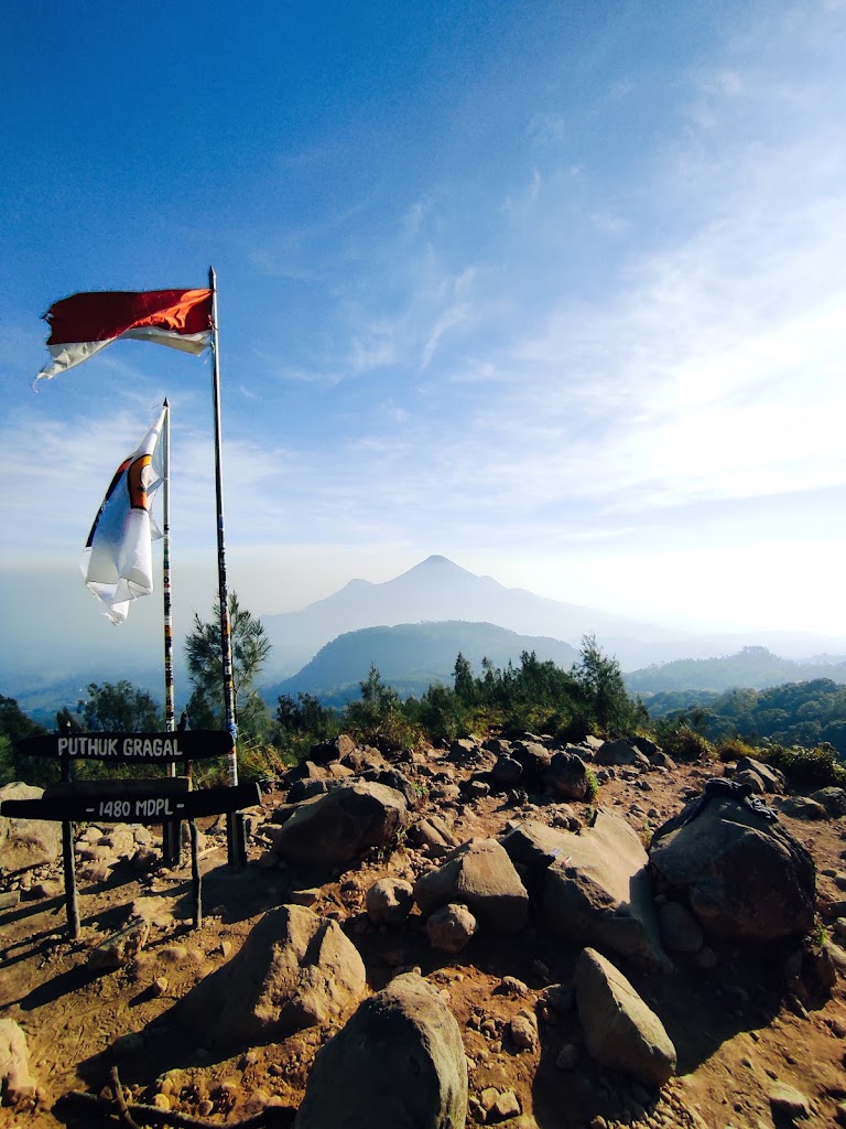 Puncak Puthuk Gragal