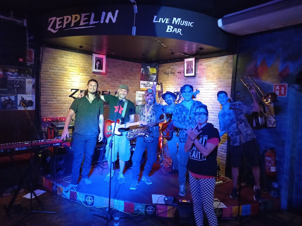 Zeppelin Live Music Bar — Escenario
