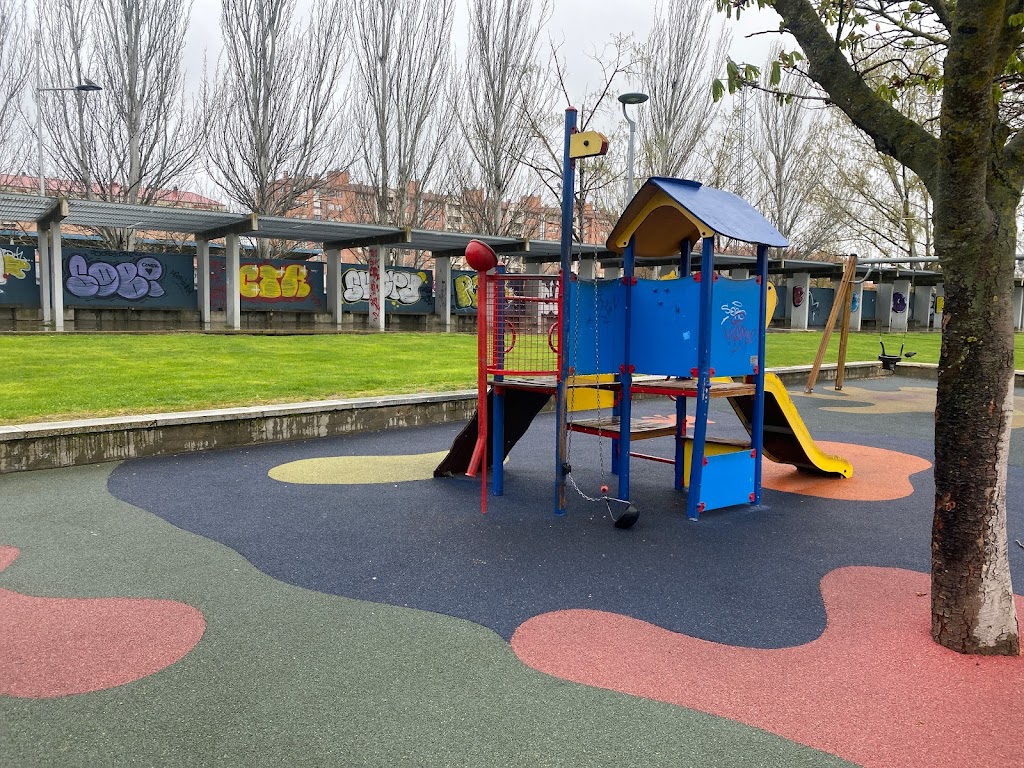 Parque infantil (Laguna de Duero)