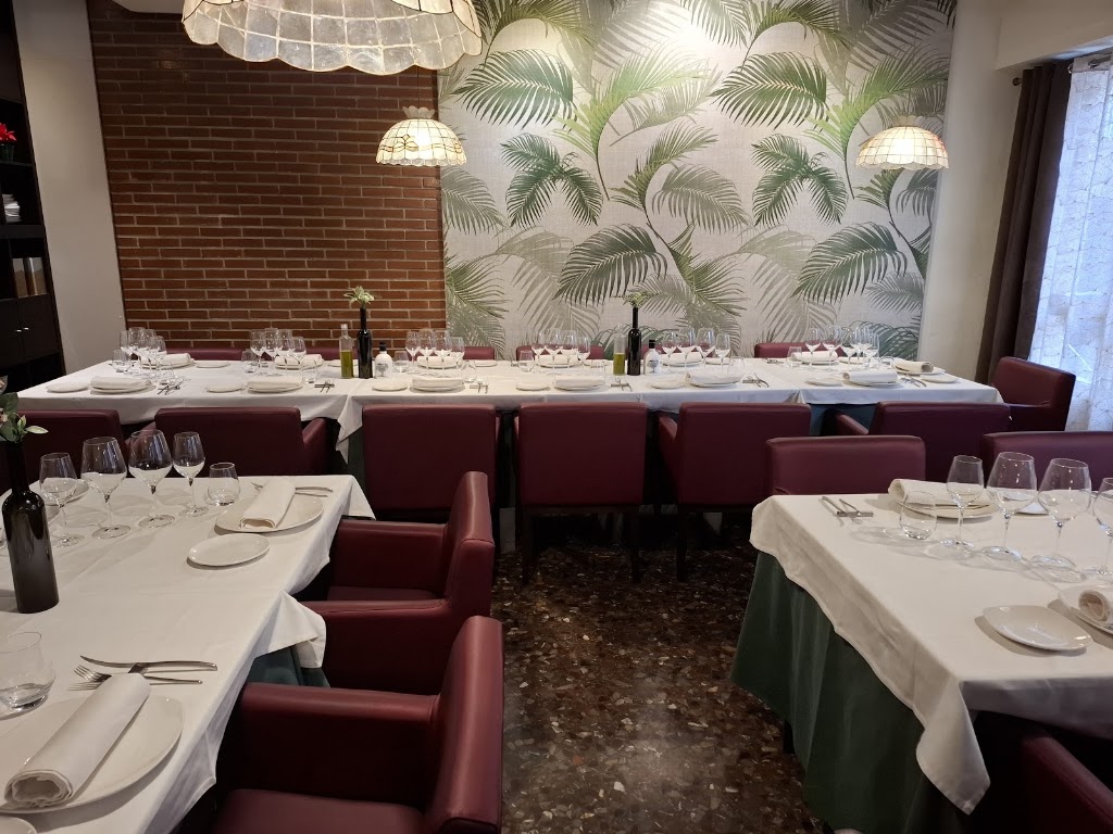Restaurante Com En Casa Silla — Ambiente