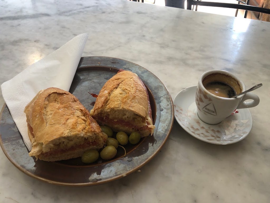 Es trinxet — Comida y bebida