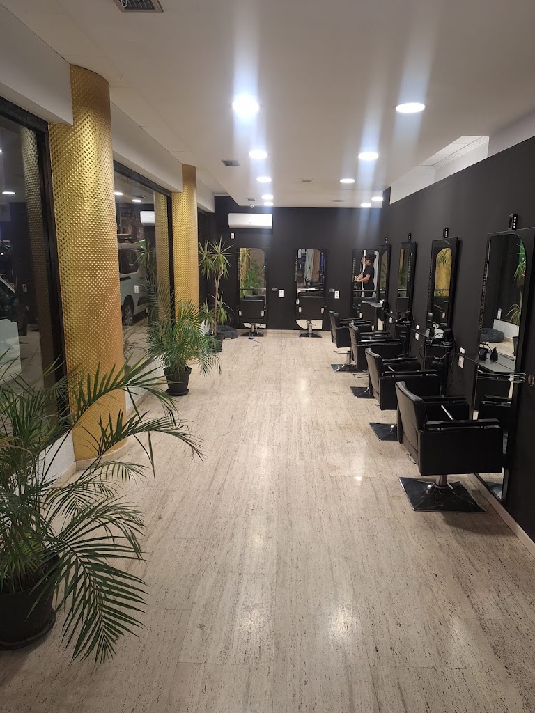 MILANO COSMETIC LOW COST — Interior