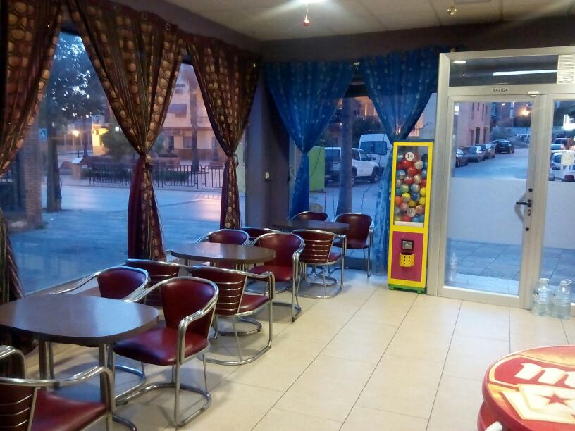 Ali Doner Kebab Bailen — Ambiente