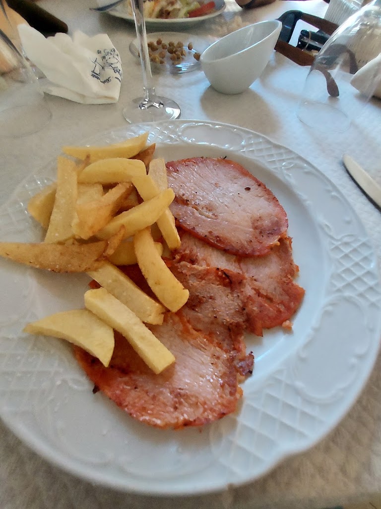 Restaurante El Danubio — Comida y bebida