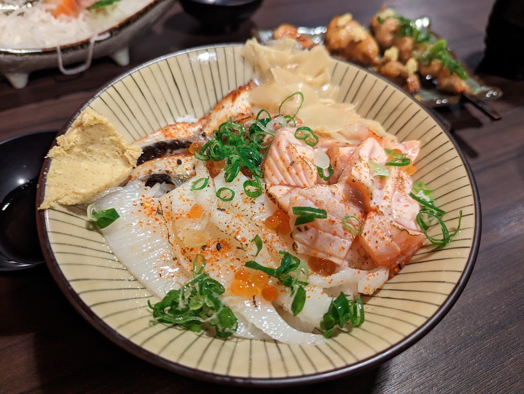 舶食日式丼飯、串燒 的照片