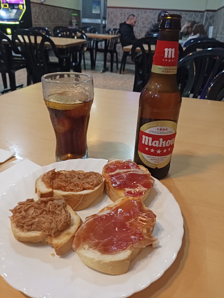 Cafe Bar Galan — Comida y bebida