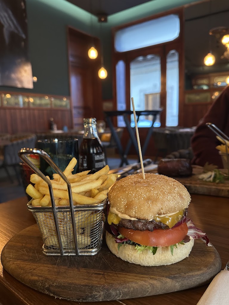 Al Faro Llucmajor — Comida y bebida