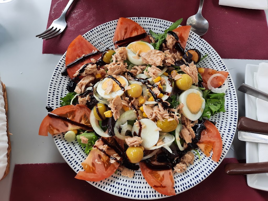 Los Chelines — Comida y bebida