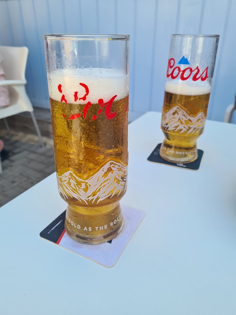 Greenwich Bar and Grill — Comida y bebida