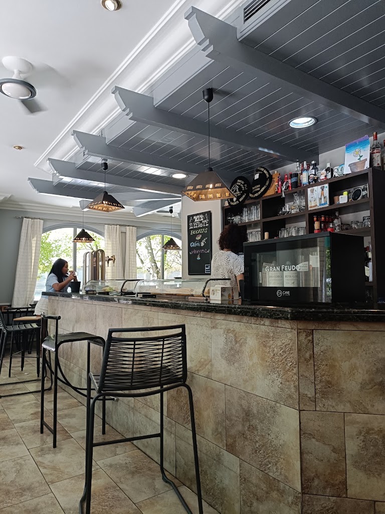 El Rebote Bar — Ambiente