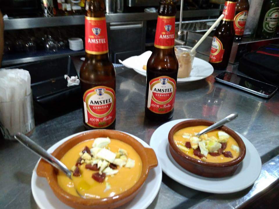 Cafe - Bar Las Torres — Comida y bebida