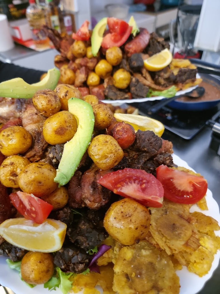 Bar Cafeteria La Plaza — Comida y bebida