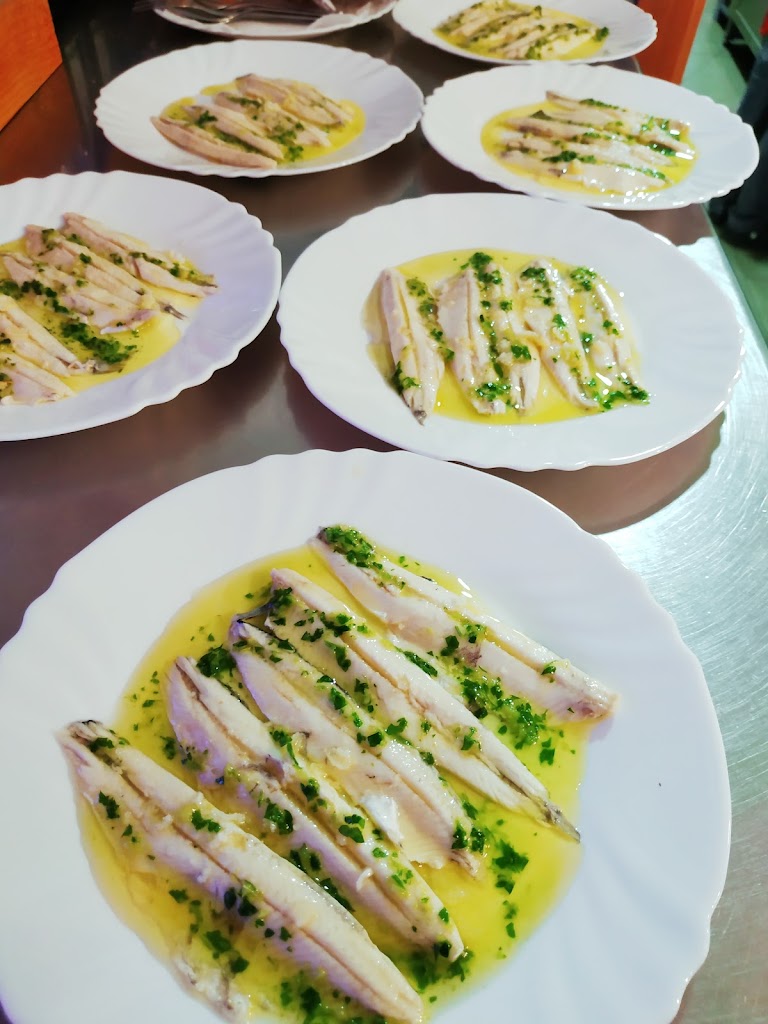 Cafeteria Bar Moreno — Comida y bebida