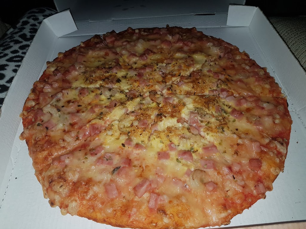 Pizzeria Monica — Comida y bebida