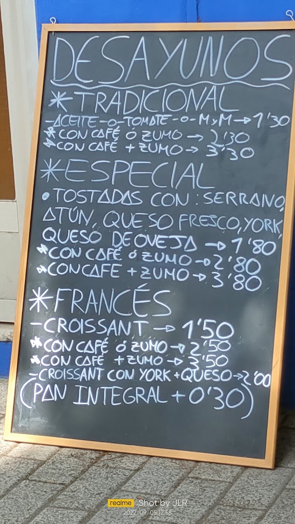 Bar 27 - Desayunos, Aperitivos & Cocteles — Carta