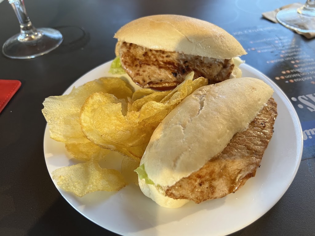 La Fabriquilla CAFE-BAR — Comida y bebida