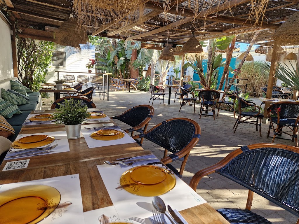 Arroceria La Chipirona Playa — Comida y bebida