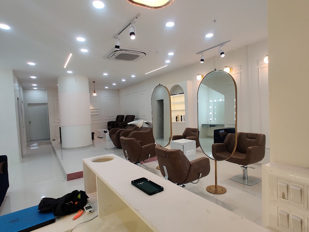 Keraluxe Salon Make Up Studio Academy