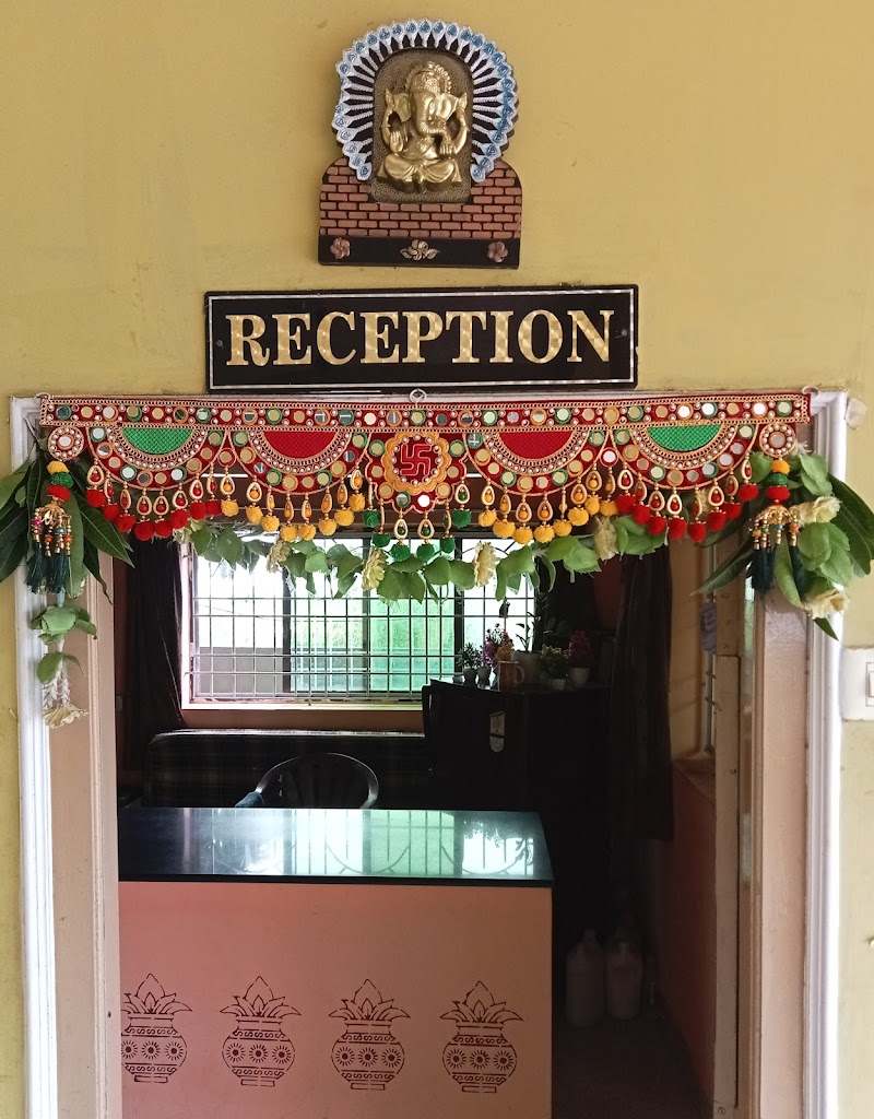 Gayatri Inn Lodge Rk Towers