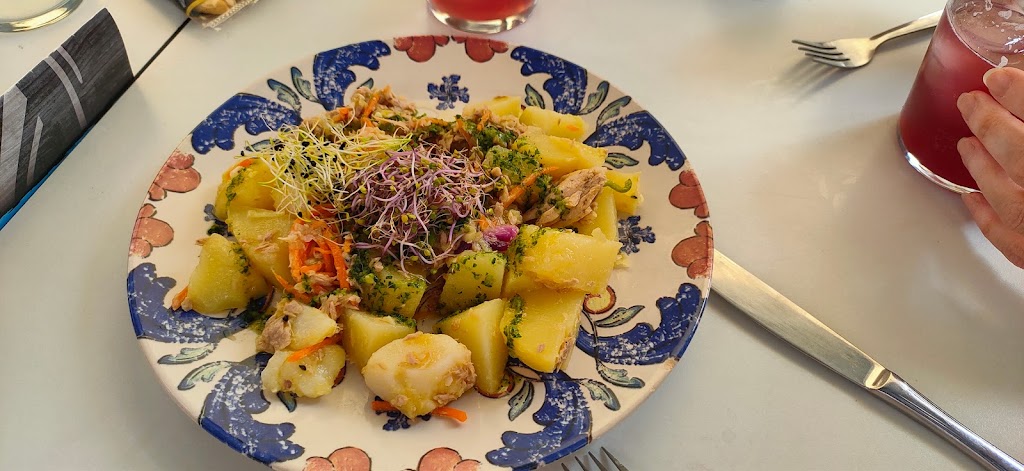 Cafeteria Los Primos — Comida y bebida