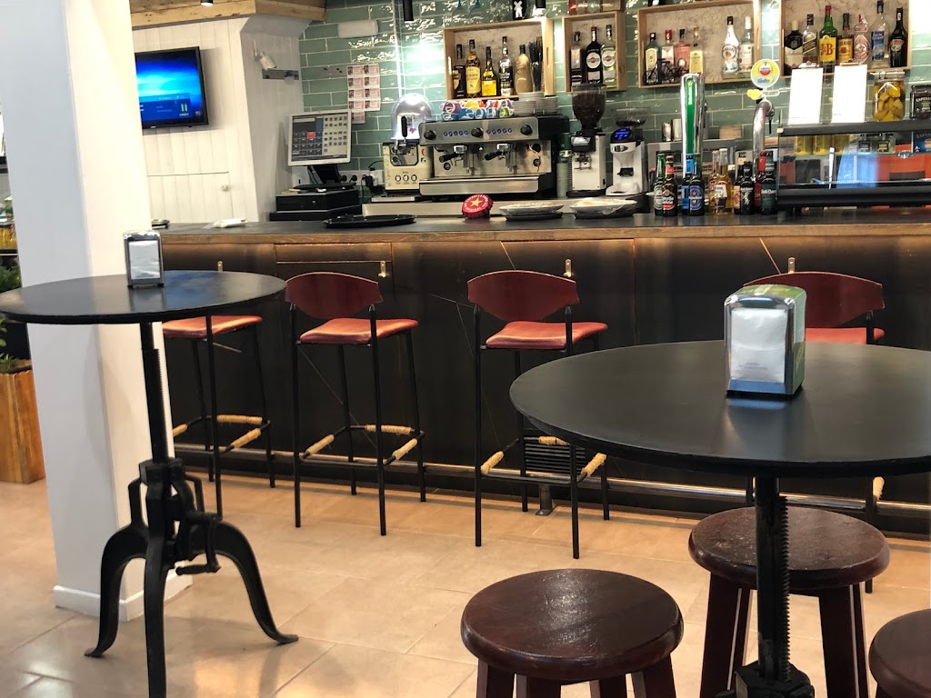 BAR CAFETERIA MUSTANG — Ambiente