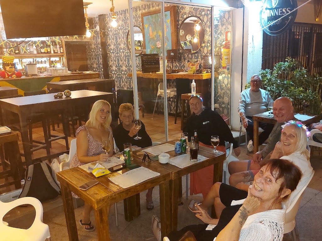 A Taste 2 Come — Ambiente