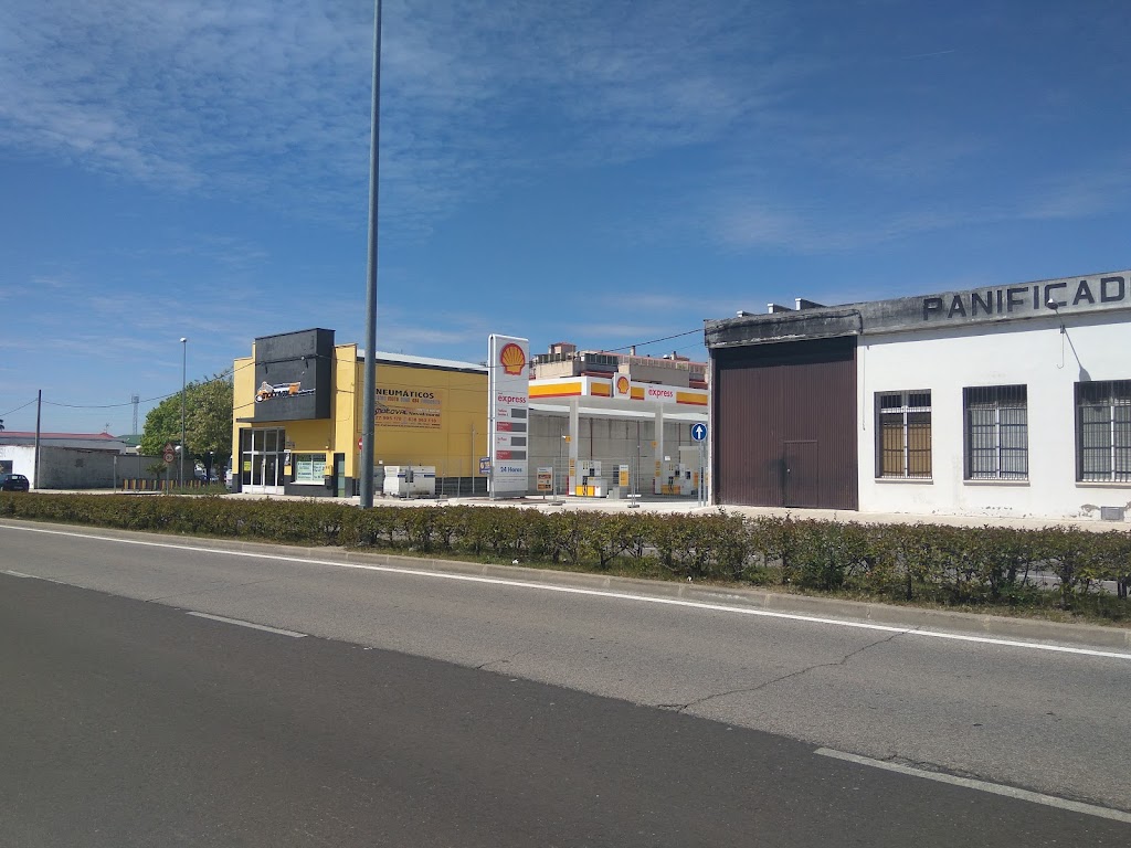 Avtozapravka i moyka samoobsluzhivaniya