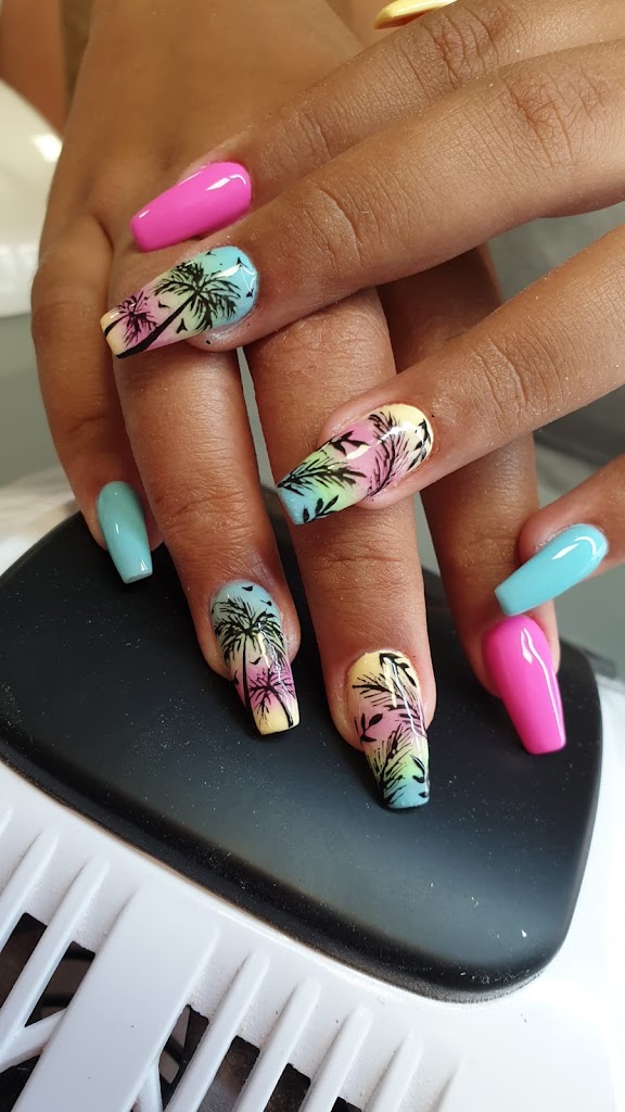 Glitz Beauty Salon — Todas