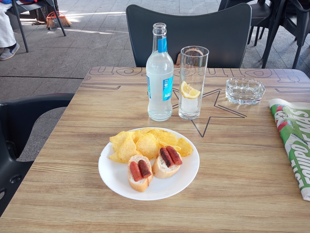 Bar 5o Avenida — Comida y bebida