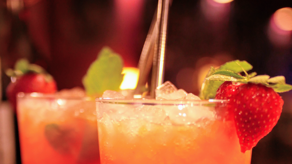 ELS PAGESOS * MUSIC BAR — Comida y bebida