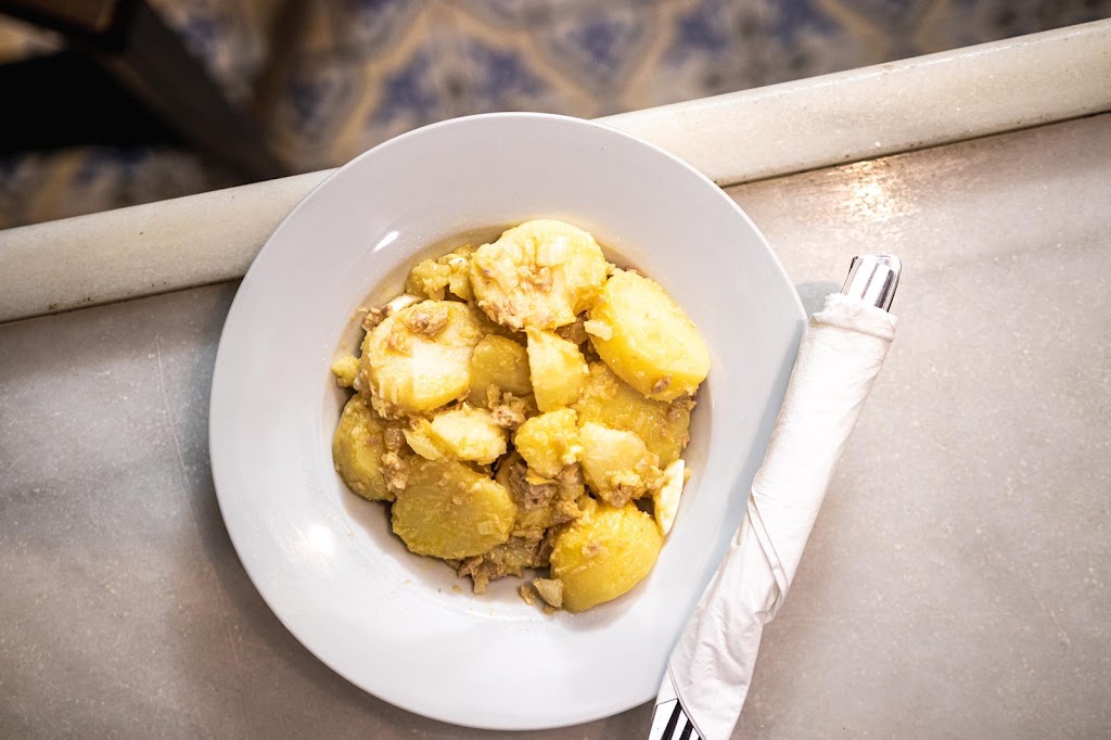 El Paquetera Bar — Comida y bebida