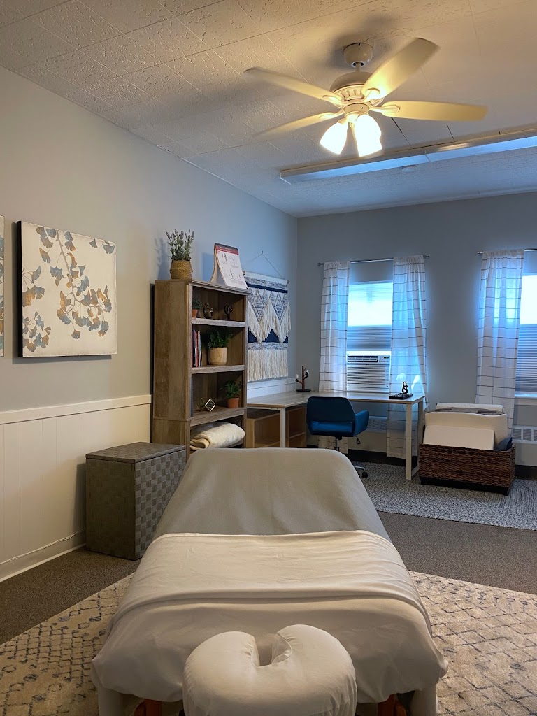 Massage therapist in Waltham