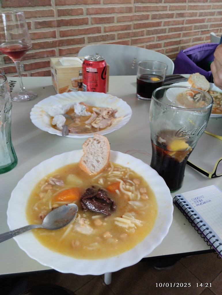 Taberna Gloria Bendita — Comida y bebida