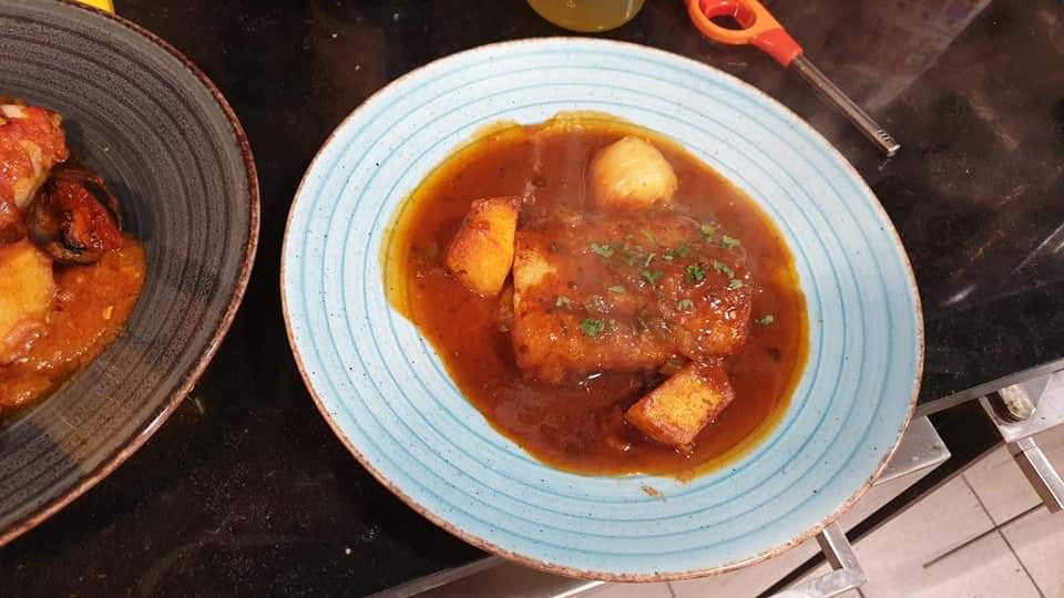 divinic restaurant — Comida y bebida