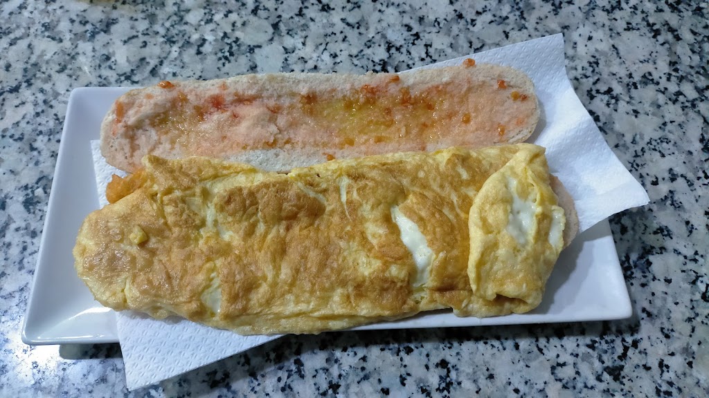 Bar La Carraca — Comida y bebida