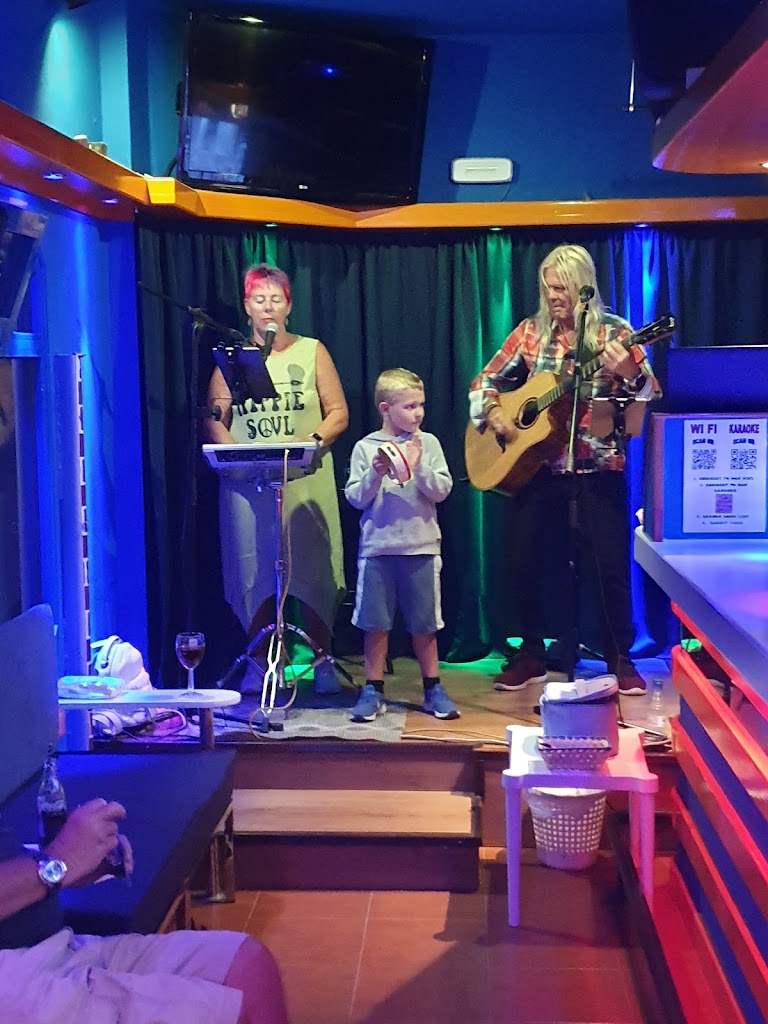 Lively Lady Cabaret Lounge — Escenario