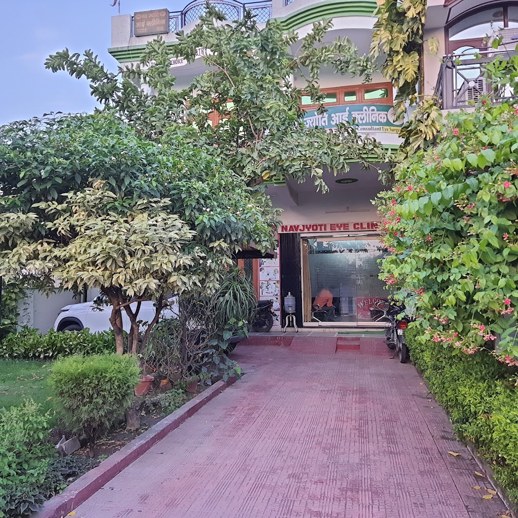 Nav Jyoti Eye Clinic Dr Ved Prakash Gupta