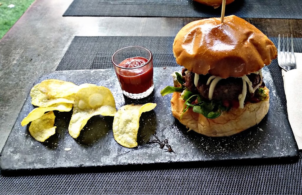Malauva — Comida y bebida