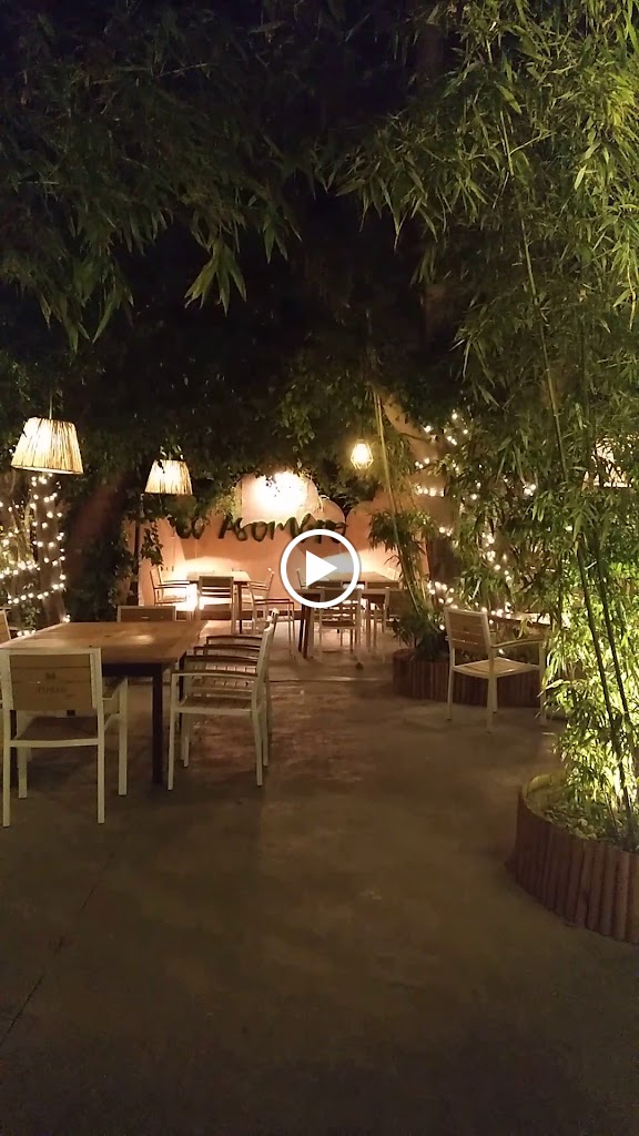 Restaurante El Asombro Garden Grill — Ambiente
