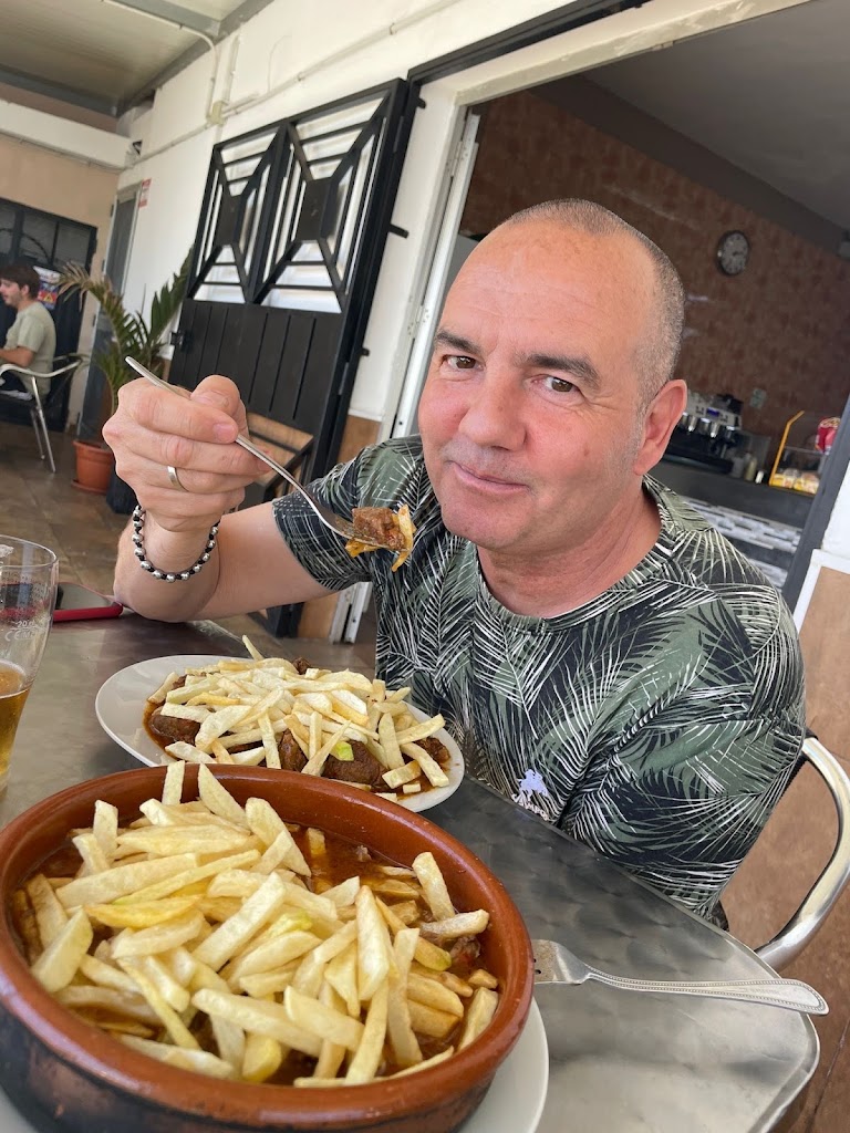 Bar Cafeteria El Junquito — Comida y bebida