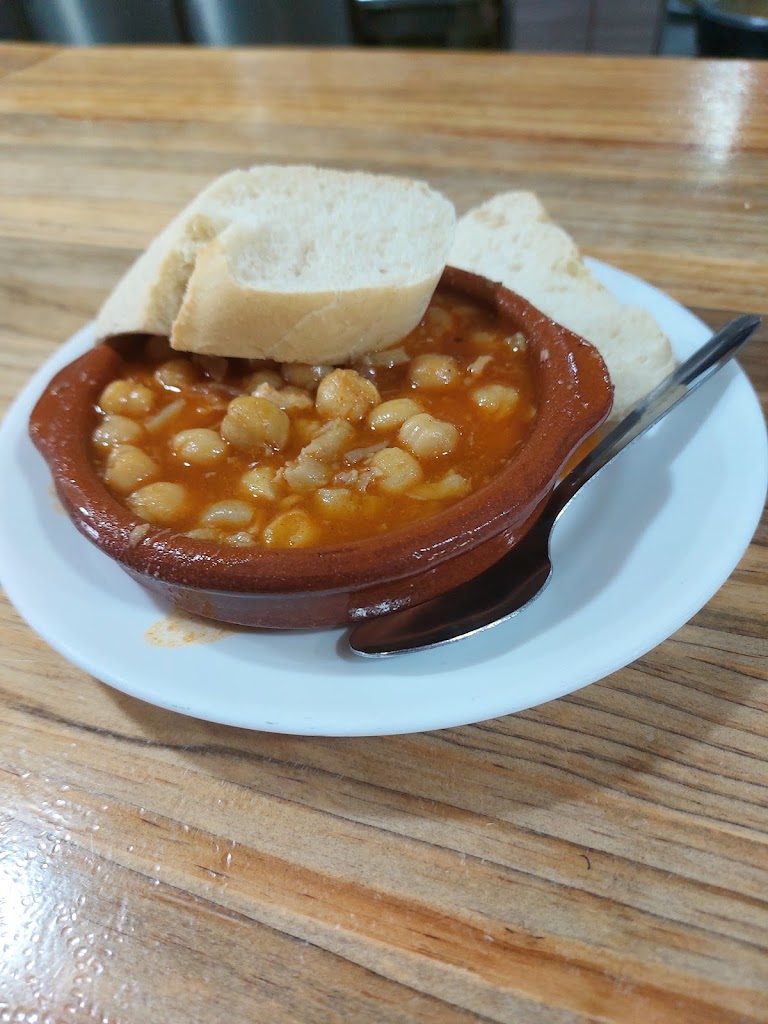 CAFE BAR CERRILLO — Comida y bebida