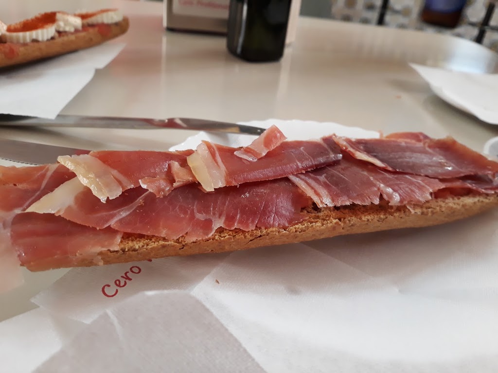 Cafeteria Toni — Comida y bebida